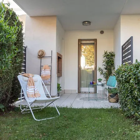 Well Equipped With Pool And Solarium *