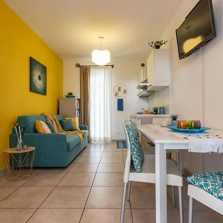 Well Equipped With Pool And Solarium * ביביונה
