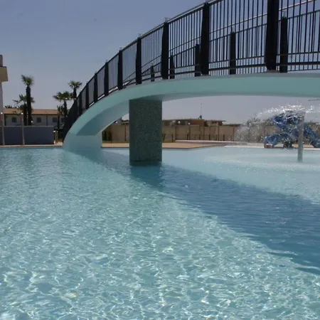 Well Equipped With Pool And Solarium Apartman