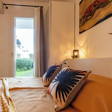 Well Equipped With Pool And Solarium Apartman Bibione