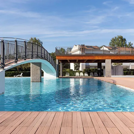 Well Equipped With Pool And Solarium Apartman *
