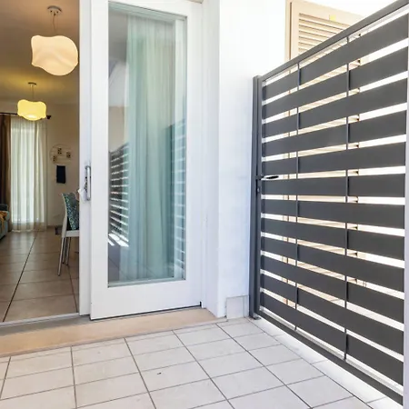 Well Equipped With Pool And Solarium Apartman Bibione