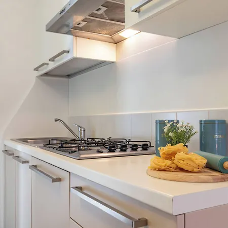 Well Equipped With Pool And Solarium Apartman