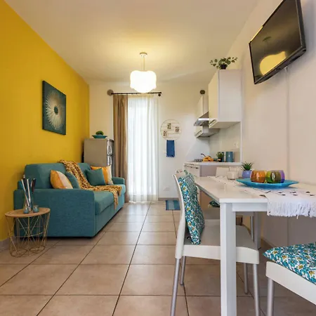 Well Equipped With Pool And Solarium Apartman *