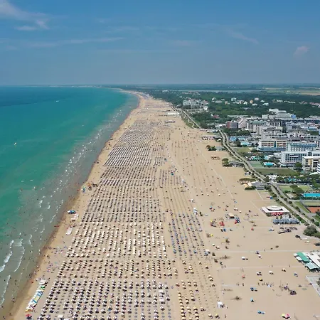 Well Equipped With Pool And Solarium * Bibione
